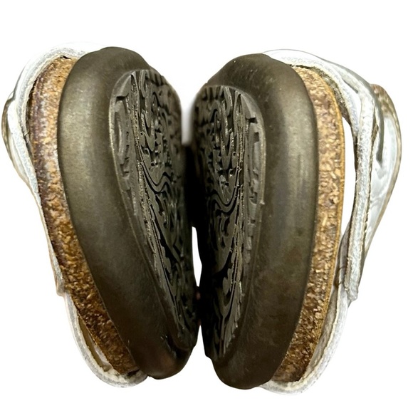 Naot Leather Slide Sandals – White & Metallic Gold – Size 37 (US 6) - Picture 5 of 8